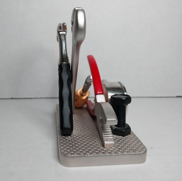 Timex small tool clock. hammer, screw driver. wrench, lock etc - Picture 4 of 6